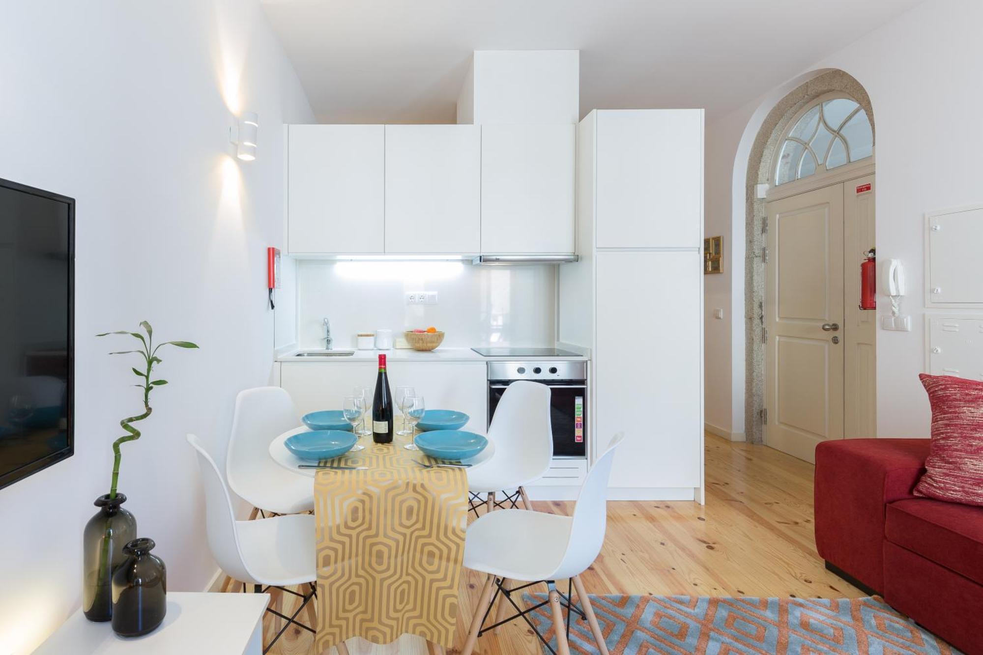 Host Wise - Spacious Bright Flat - Terrace Porto