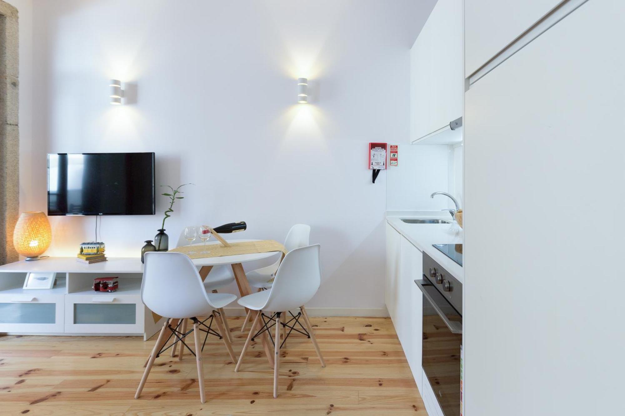 Host Wise - Spacious Bright Flat - Terrace Porto
